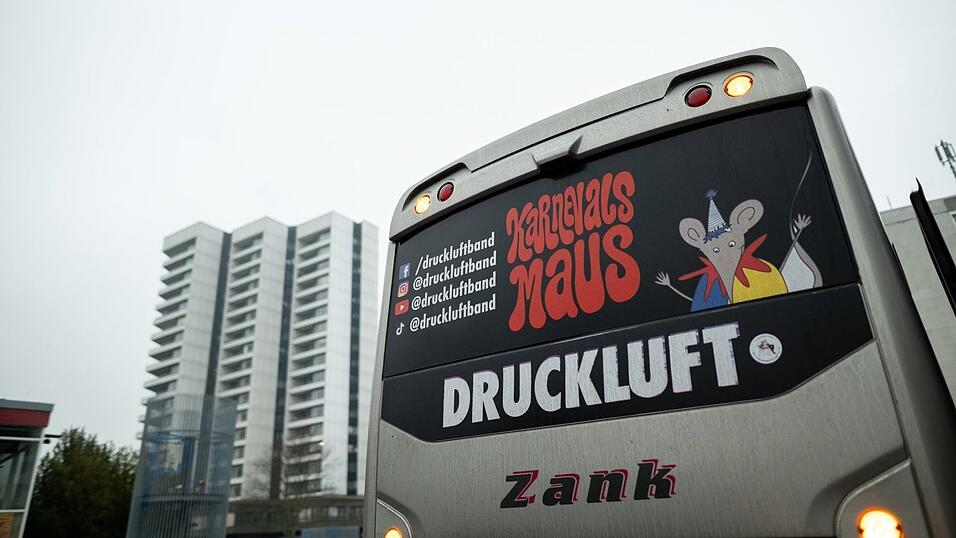 Die &laquo;Karnevalsmaus&raquo; ist bei Auftritten von Druckluft allgegenw&auml;rtig - auch auf dem Bus. (Archivbild)