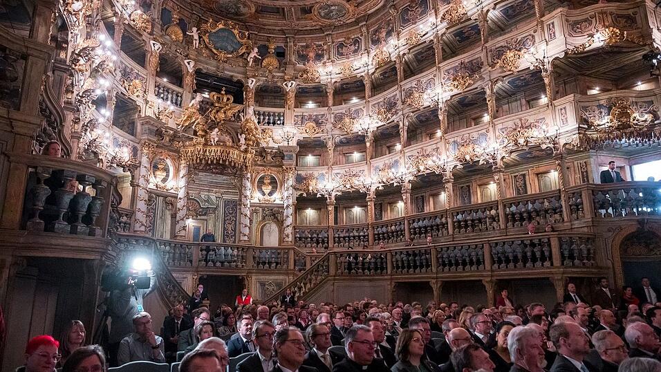 Bayreuth hat nicht nur Wagners Festspielhaus, sondern auch ein prachtvolles barockes Opernhaus. (Archivbild) Bayreuth hat nicht nur Wagners Festspielhaus, sondern auch ein prachtvolles barockes Opernhaus. (Archivbild)