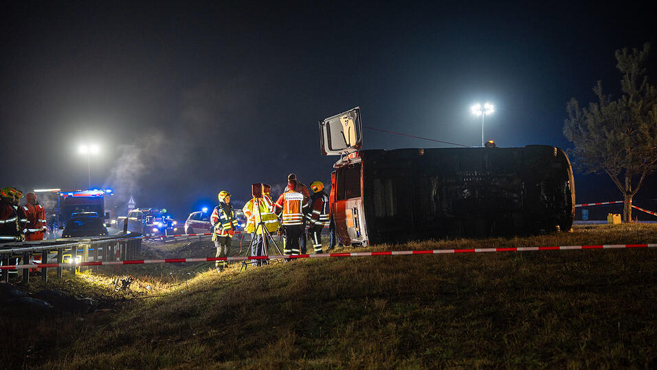 Wegen der aufwändigen Bergung war eine längere Sperrung der Auffahrt zur B15n nötig.