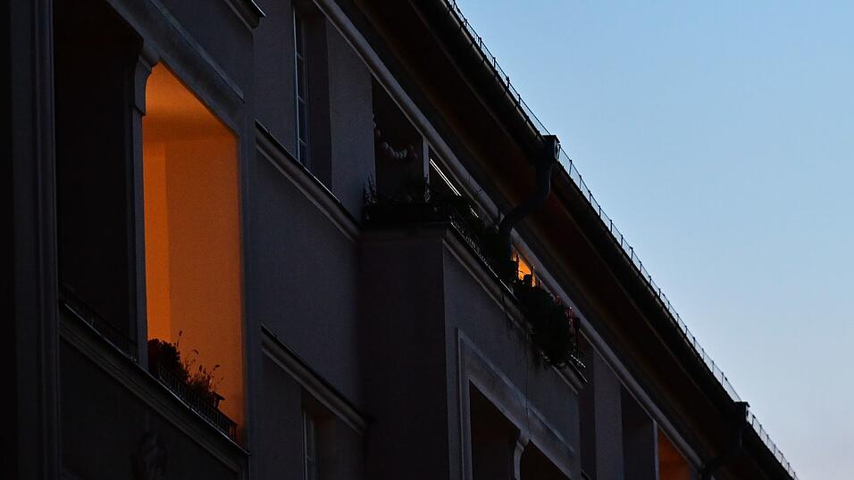 Auf der Suche nach einer neuen Wohnung bewarb sich eine Frau 2022 per Internetformular auf ein Inserat.