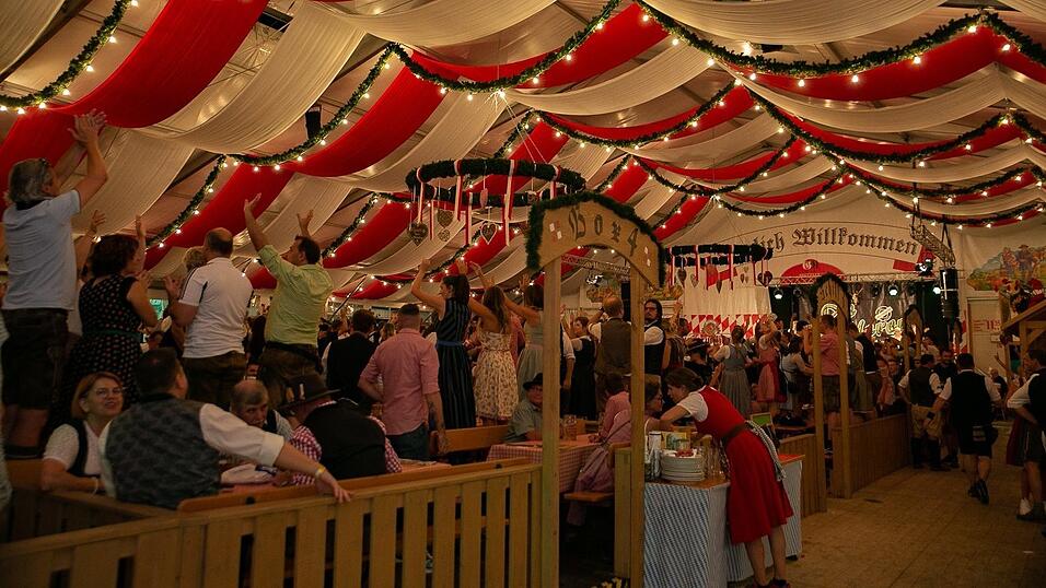 Die Partybilder vom Samstag, 13. August 2022, aus dem Festzelt Greindl.