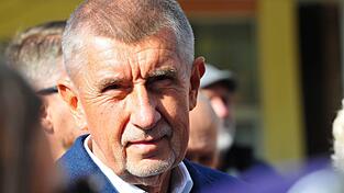 Der tschechische Milliardär und Gründer der Partei ANO, Andrej Babis, bei einem Wahlkampfauftritt im Prager Stadtteil Modrany. (Archivbild)