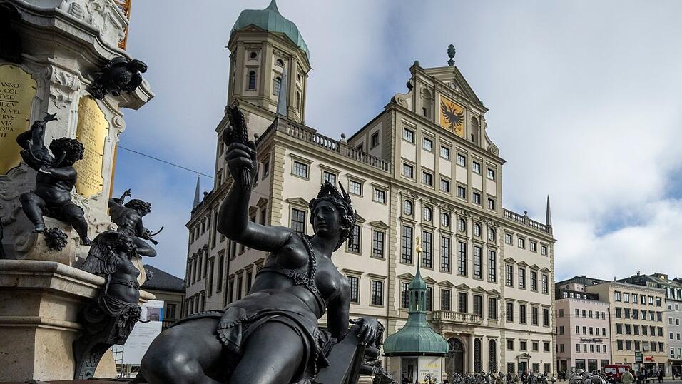 In Augsburg muss in der Stichwahl entschieden werden, wer Chefin oder Chef im Rathaus wird. (Archivbild)