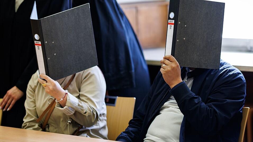 Das Paar bekommt keine juristische Strafe. Das Paar bekommt keine juristische Strafe.