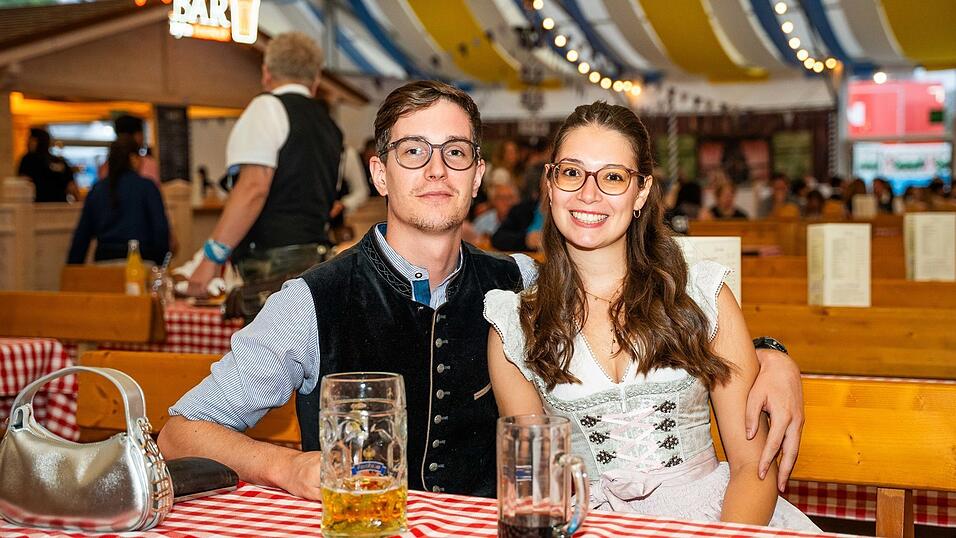 Die Partybilder vom Montag, 17. August, aus dem Festzelt Reisinger. Die Partybilder vom Montag, 17. August, aus dem Festzelt Reisinger.