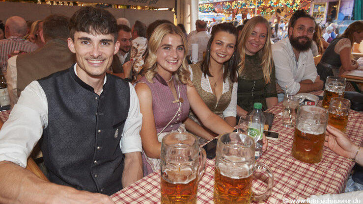 Die Partybilder vom Freitag, 9. August 2024, aus dem Festzelt Lechner. Die Partybilder vom Freitag, 9. August 2024, aus dem Festzelt Lechner.