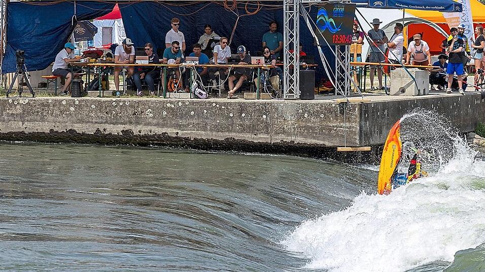 Ihre Saltos und Überschläge aller Art in der Strömungswelle der Isar zeigen ab Sonntag wieder die besten Kanu-Freestyler der Welt. Ihre Saltos und Überschläge aller Art in der Strömungswelle der Isar zeigen ab Sonntag wieder die besten Kanu-Freestyler der Welt.
