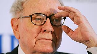 Im Alter von 95 Jahren will Warren Buffett sein Verm&ouml;gen beschleunigt spenden. (Archivbild)