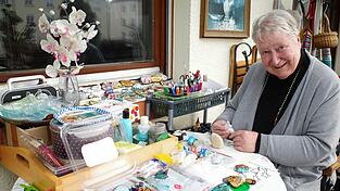 Elke S&ouml;ller in ihrem Atelier