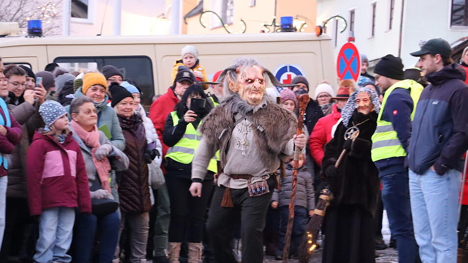 Mehrere hundert Zuschauer verfolgten das eindrucksvolle Spektakel.