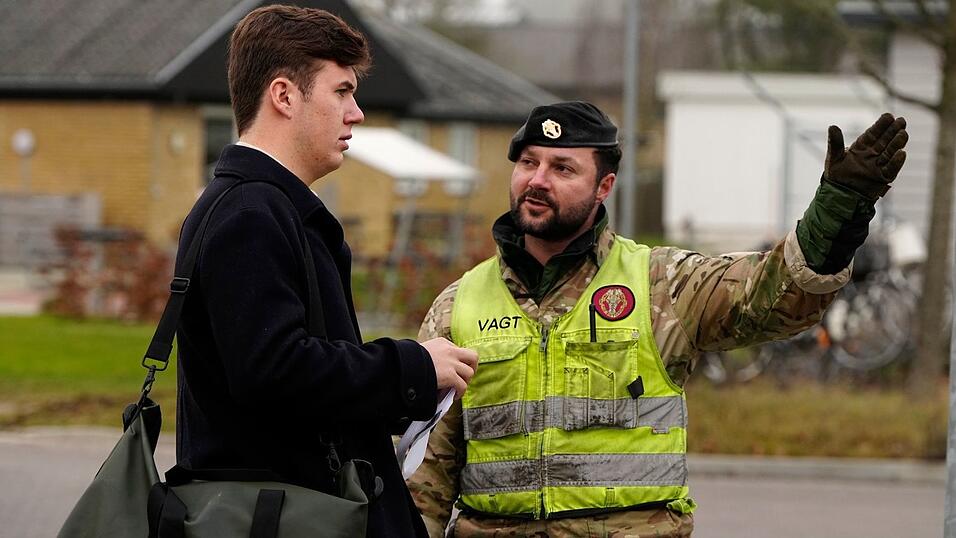 Kronprinz Christian tritt Wehrdienst an Kronprinz Christian tritt Wehrdienst an