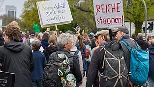 Am vergangenen Samstag demonstrierten einige Tausend B&uuml;rger in mehreren St&auml;dten f&uuml;r die Energiewende.