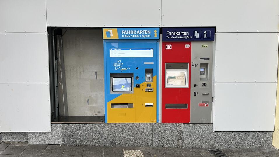 Ein dritter Fahrkartenautomat am Bahnhof soll demn&auml;chst aufgestellt werden.