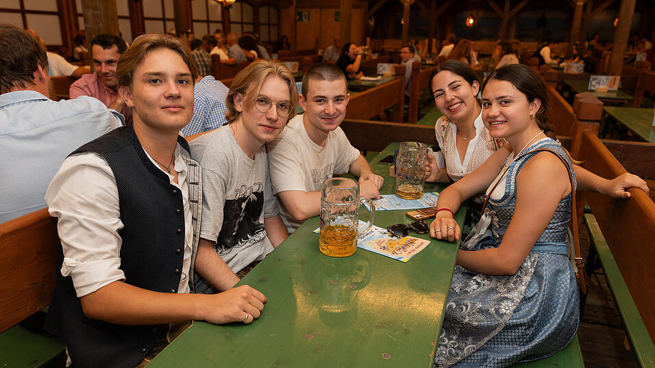 Die Partybilder vom Sonntag, 20. August 2023, aus dem Festzelt Reisinger. Die Partybilder vom Sonntag, 20. August 2023, aus dem Festzelt Reisinger.