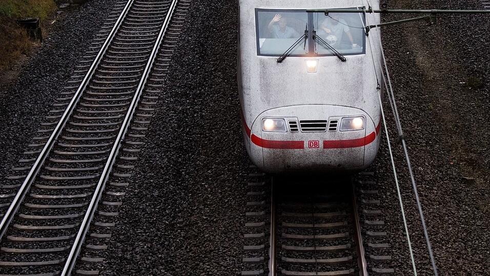Betroffene beider ICE müssen Geduld mitbringen. (Symbolbild)