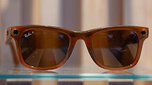 Die Meta-Brillen sind mit Kamera, Mikrofon und Lautsprechern ausgestattet. (Archivbild) Die Meta-Brillen sind mit Kamera, Mikrofon und Lautsprechern ausgestattet. (Archivbild)