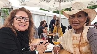 Genossen die kubanische Nacht beim Rivertone-Festival: Dolores Montañez (l.) und Charlesetta Scott aus Hahnbach bei Amberg.