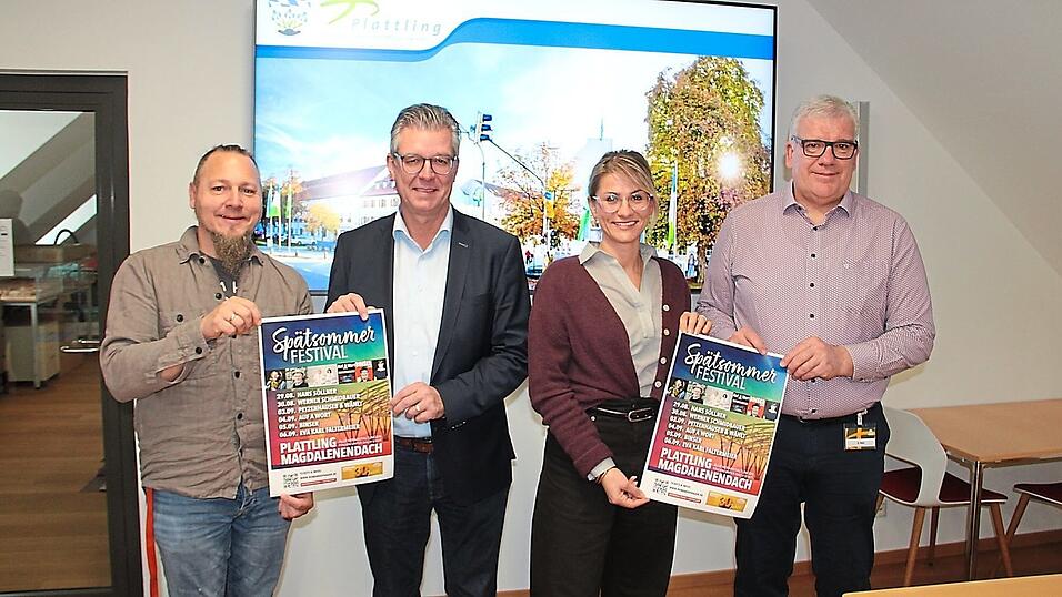 Veranstalter Roman Hofbauer, Bürgermeister Hans Schmalhofer, Kathrin Tost und Dieter Reis (v.l.) freuen sich auf die Konzertreihe. Veranstalter Roman Hofbauer, Bürgermeister Hans Schmalhofer, Kathrin Tost und Dieter Reis (v.l.) freuen sich auf die Konzertreihe.