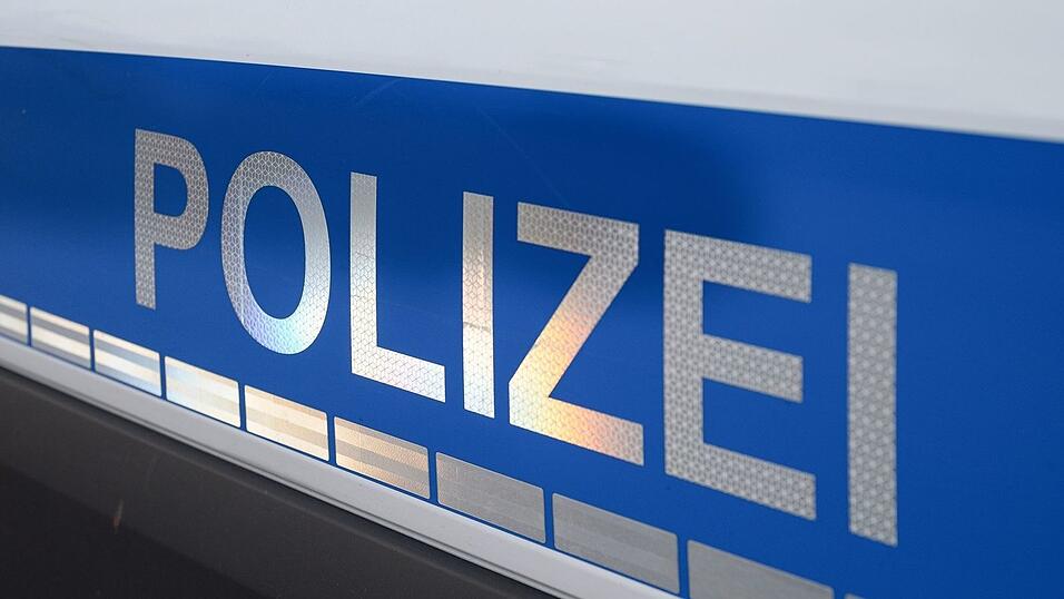 Mit einer erfundenen Krebsdiagnose erbeuten Betrüger von einer Seniorin über 100.000 Euro. (Symbolbild) Mit einer erfundenen Krebsdiagnose erbeuten Betrüger von einer Seniorin über 100.000 Euro. (Symbolbild)