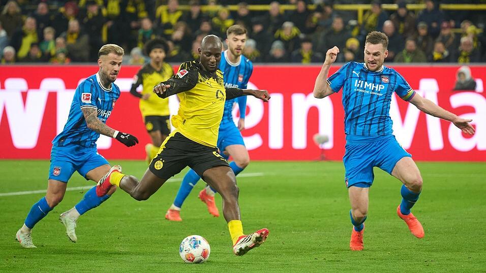 Der Guineer verschoss indes auch einen weiteren Strafstoß. Der Guineer verschoss indes auch einen weiteren Strafstoß.