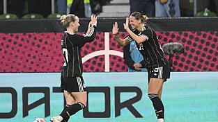 Traf zum deutschen Sieg gegen Japan: Klara Bühl (r.). Traf zum deutschen Sieg gegen Japan: Klara Bühl (r.).