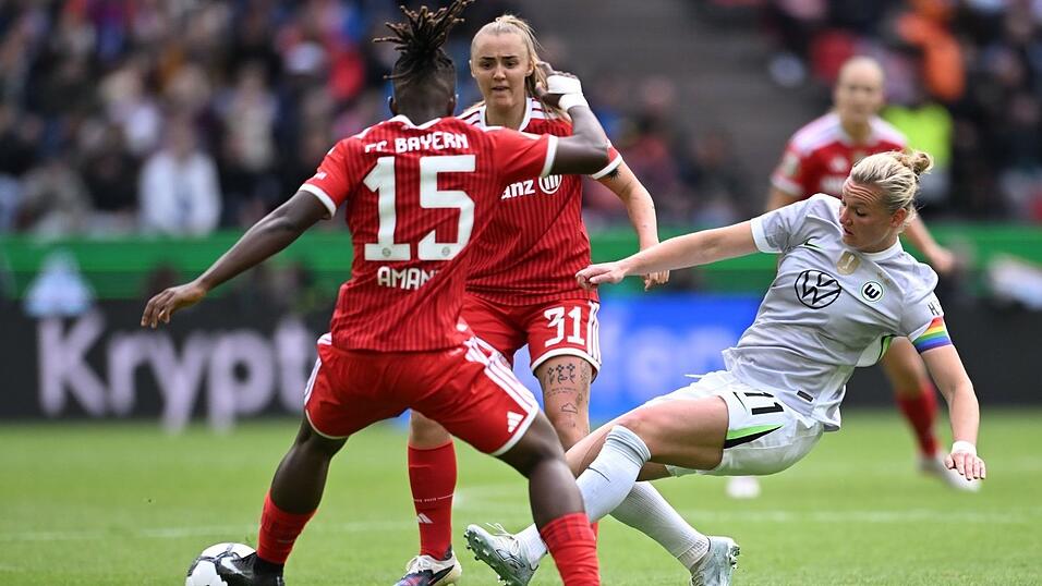 Voller Einsatz: Alexandra Popp (r).