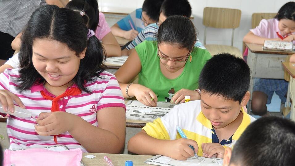 Stefanie Maier hat ihre Oma in China besucht. Bei der Gelegenheit ist sie eine Woche auf eine chinesische Grundschule gegangen.