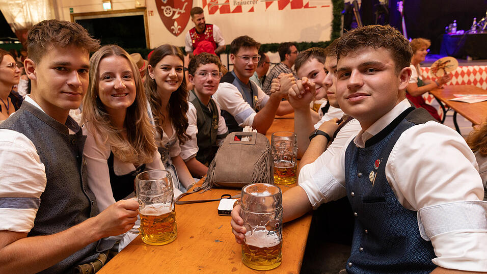Die Partybilder vom Dienstag, 11. August, aus dem Festzelt Greindl. Die Partybilder vom Dienstag, 11. August, aus dem Festzelt Greindl.
