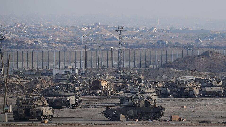 Israels Armee will die Waffenruhe nach heftigen Angriffen auf Ziele in Gaza nun wieder einhalten.