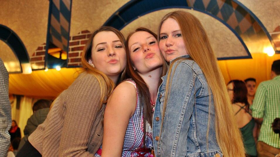 Die Fr&uuml;hjahrsdult 2017 in Landshut neigt sich dem Ende entgegen. Grund genug, noch einmal richtig in den Bierzelten zu feiern - abgerundet vom traditionellen Feuerwerk.