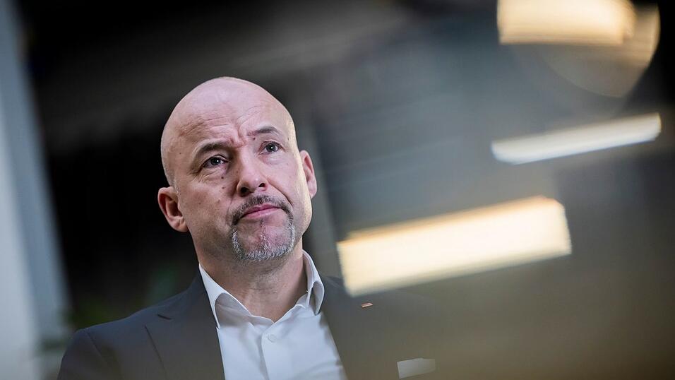 CSU-Landesgruppenchef Hoffmann h&auml;lt die AfD f&uuml;r ein &laquo;Sicherheitsrisiko&raquo;.