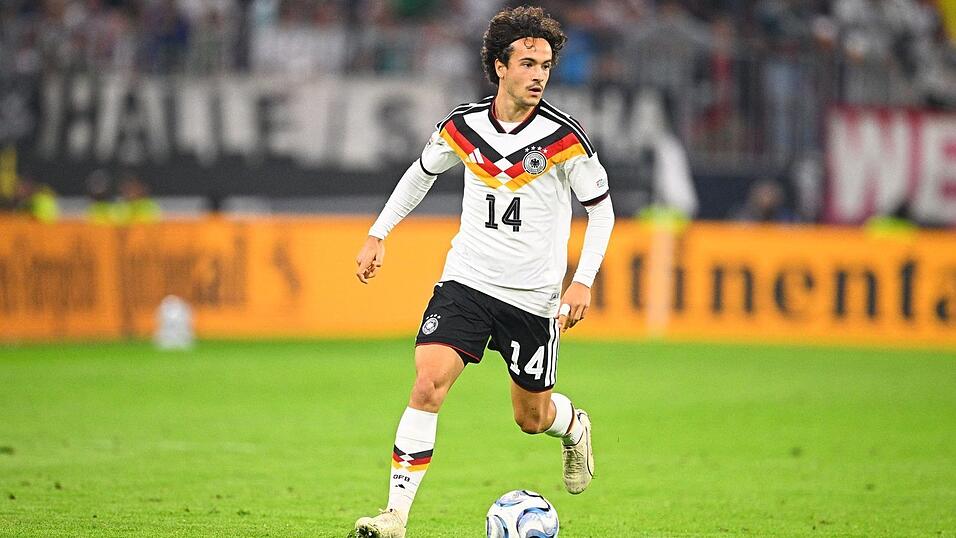 Der 1.000. Nationalspieler in der DFB-Historie: Mika Baur. Der 1.000. Nationalspieler in der DFB-Historie: Mika Baur.