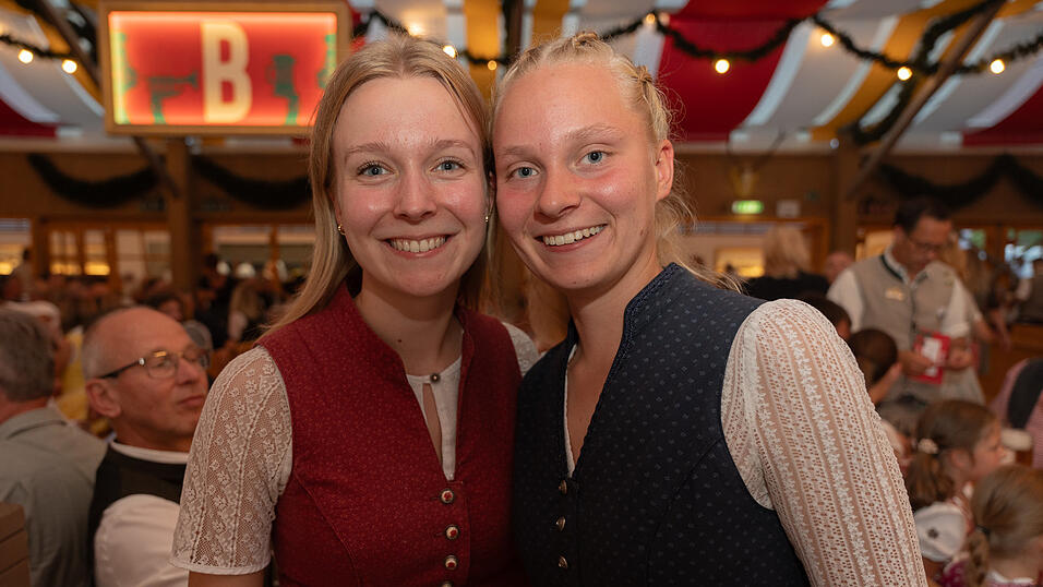 Die Partybilder vom Freitag, 11. August 2023, aus dem Festzelt Krönner. Die Partybilder vom Freitag, 11. August 2023, aus dem Festzelt Krönner.