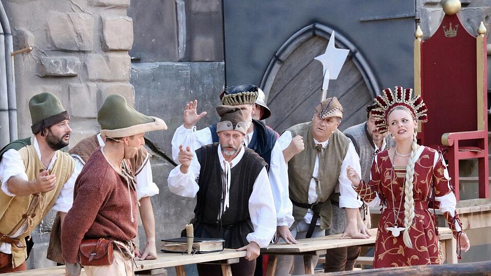 Wer will und etwas Talent besitzt, kann im August auf der Drachenstich-B&uuml;hne stehen.