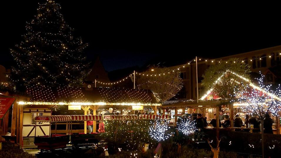 Am Donnerstagabend wurde der 40. Landshuter Christkindlmarkt er&ouml;ffnet.