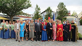 Staatsminister Christian Bernreiter, Landrat Bernd Sibler und Bürgermeister Hans Schmalhofer eröffneten die Nibelungenfestspiele. Staatsminister Christian Bernreiter, Landrat Bernd Sibler und Bürgermeister Hans Schmalhofer eröffneten die Nibelungenfestspiele.