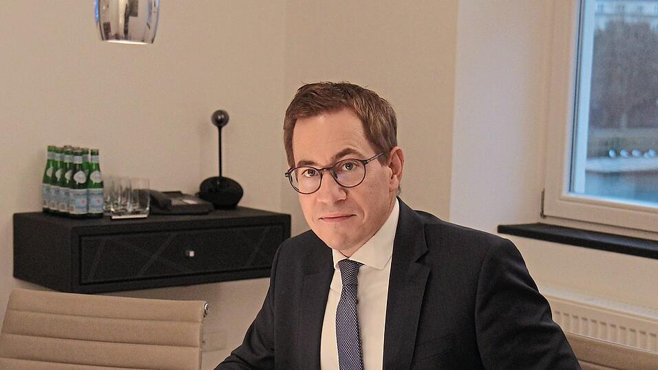 Christian Steer (49) &uuml;bernahm nach seiner Notarassessorzeit im Jahr 2007 mit einem Landshuter Notariat seinen ersten Amtssitz.