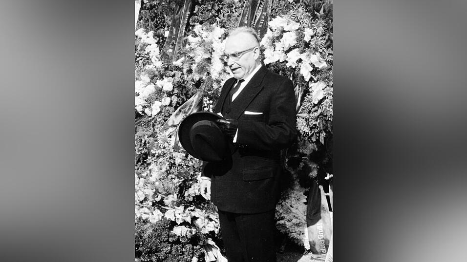 Seine Versetzung nach Niederbayern bezeichnete Friedrich Rohn später als „feine Sache“. Seine Versetzung nach Niederbayern bezeichnete Friedrich Rohn später als „feine Sache“.