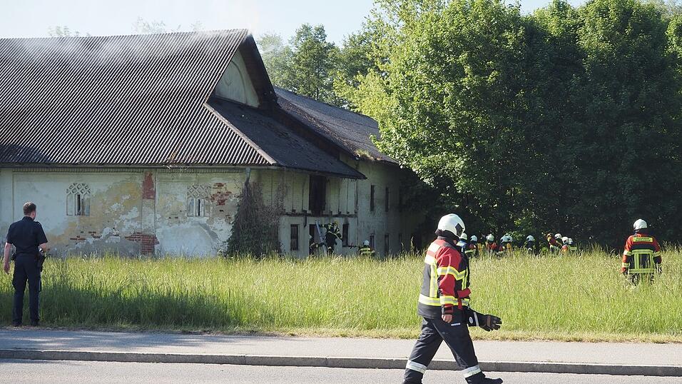 Letztlich gab es für die angerückten Feuerwehren nicht so viel zu tun wie zunächst befürchtet. Letztlich gab es für die angerückten Feuerwehren nicht so viel zu tun wie zunächst befürchtet.