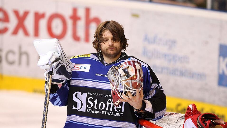 Barry Brust war bei den Fans der Straubing Tigers aufgrund seiner spektakulären Spielweise beliebt. Barry Brust war bei den Fans der Straubing Tigers aufgrund seiner spektakulären Spielweise beliebt.