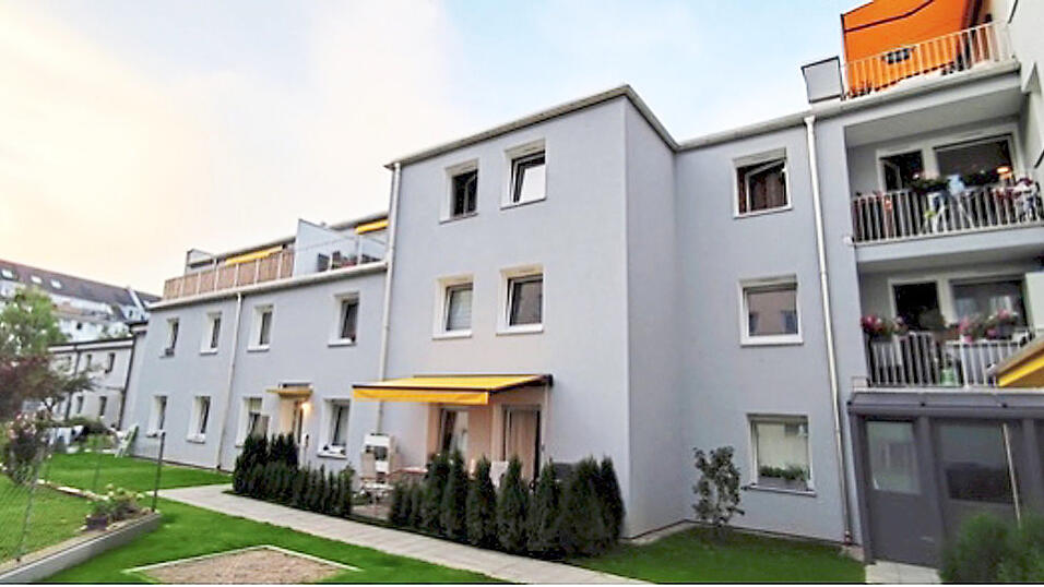 Die Drei-Zimmer-Wohnung mit Garten und Terrasse in Obergiesing von au&szlig;en. Sie kostet derzeit 'nur' 690.000 Euro statt zuvor noch 750.000 Euro.