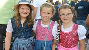Auch die M&auml;dels trugen am Freitagnachmittag ganz selbstverst&auml;ndlich Dirndl.