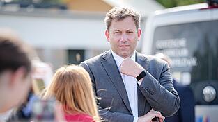 Parteichef Klingbeil ist f&uuml;r den Wahlkampf nach Sachsen-Anhalt gereist.