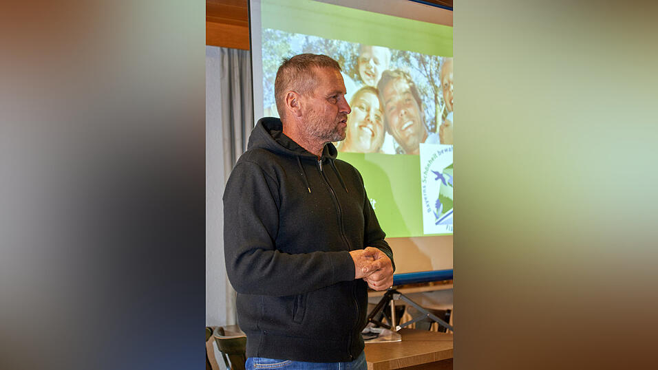 Gemeinderat Andreas Ostermaier gab bekannt, dass sich die Neue Liste Buch dem lokalen Bündnis in Landshut zum Volksbegehren 'Betonflut eindämmen' anschließt. Gemeinderat Andreas Ostermaier gab bekannt, dass sich die Neue Liste Buch dem lokalen Bündnis in Landshut zum Volksbegehren 'Betonflut eindämmen' anschließt.