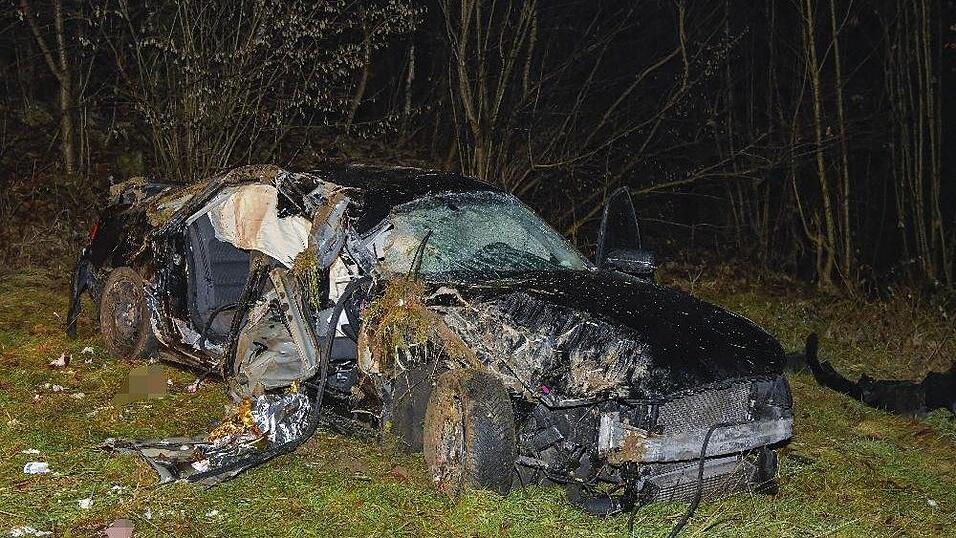 Der 21-jährige Fahrer soll alkoholisiert am Steuer gesessen haben. Der 21-jährige Fahrer soll alkoholisiert am Steuer gesessen haben.