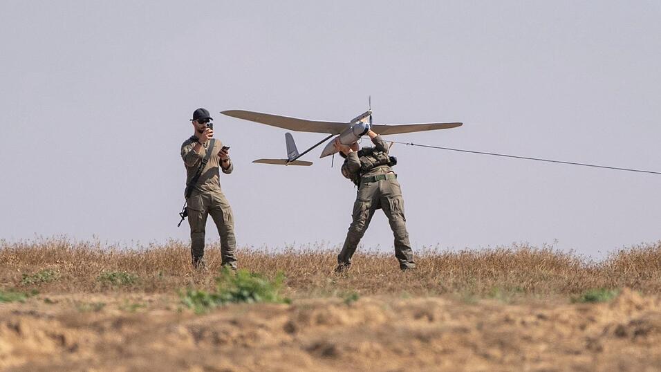 Wie irritierend das ständige Surren der Drohnen sein kann, hat der Leiter der Diakonie Katastrophenhilfe, Martin Keßler, im palästinensischen Gazastreifen erlebt. (Symbolbild) Wie irritierend das ständige Surren der Drohnen sein kann, hat der Leiter der Diakonie Katastrophenhilfe, Martin Keßler, im palästinensischen Gazastreifen erlebt. (Symbolbild)