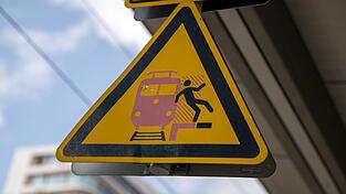 Die 82-Jährige wurde bei ihrem Sturz leicht verletzt. (Symbolbild)