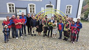 Das Brautpaar im Kreise seiner Gratulanten.