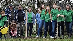 Der Obst- und Gartenbauverein Windberg sucht momentan nach einer Fläche, die er bewirtschaften darf - besonders für die Jugendlichen. Der Obst- und Gartenbauverein Windberg sucht momentan nach einer Fläche, die er bewirtschaften darf - besonders für die Jugendlichen.