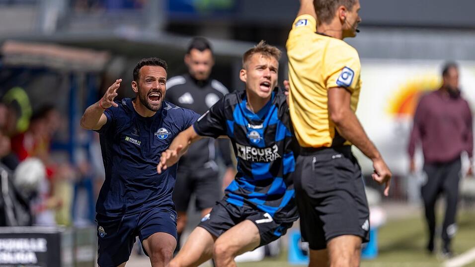 Sowohl Trainer Paderborns Ralf Kettemann als auch Filip Bilbija verpassen wohl die Partie gegen N&uuml;rnberg. (Archivbild)